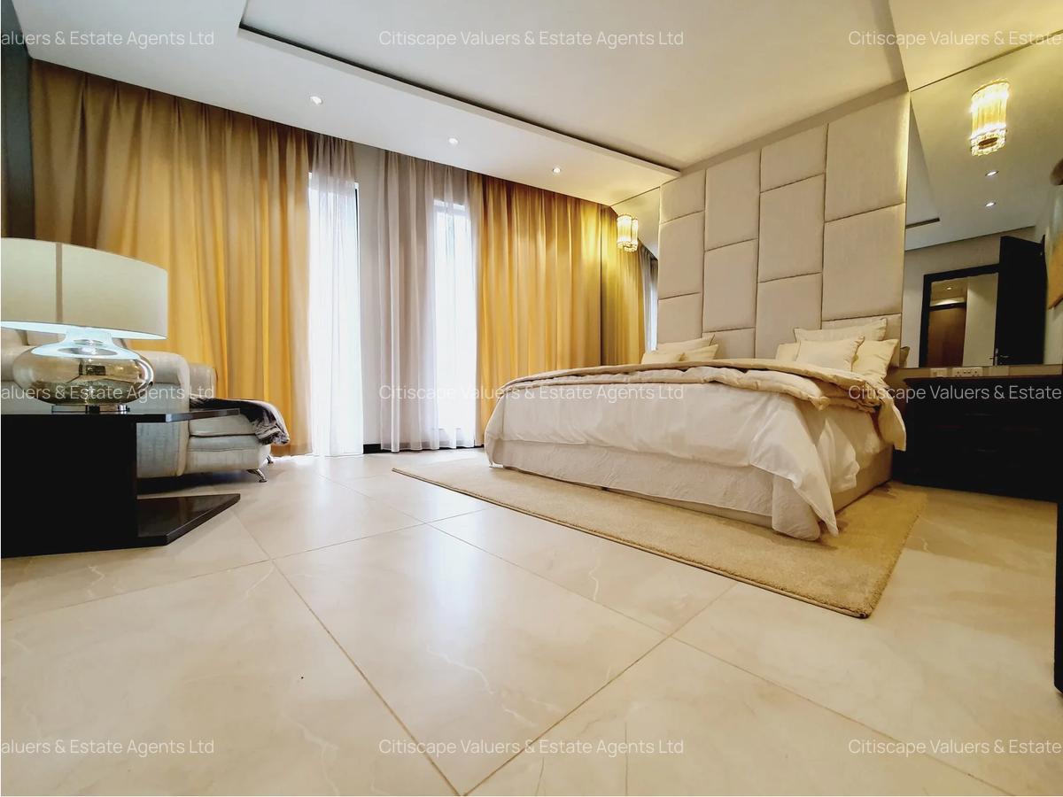 3 Bed Apartment with Swimming Pool in Riverside - 5