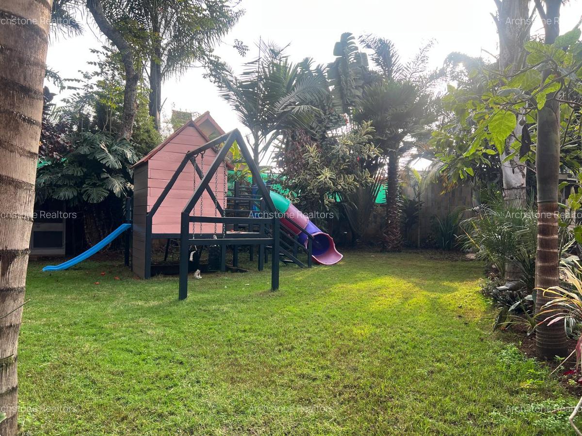 6 Bed House with En Suite in Runda - 18