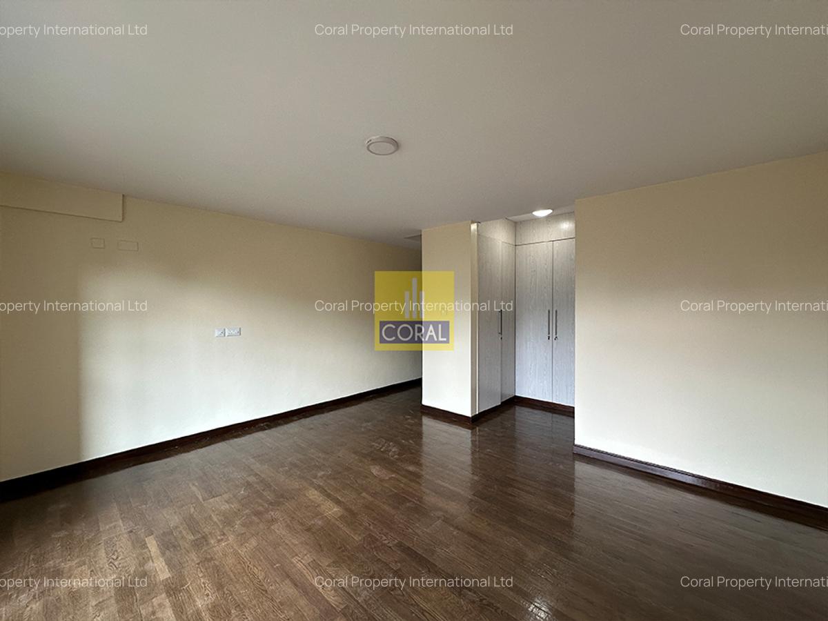 3 Bed Apartment in Riverside - 11