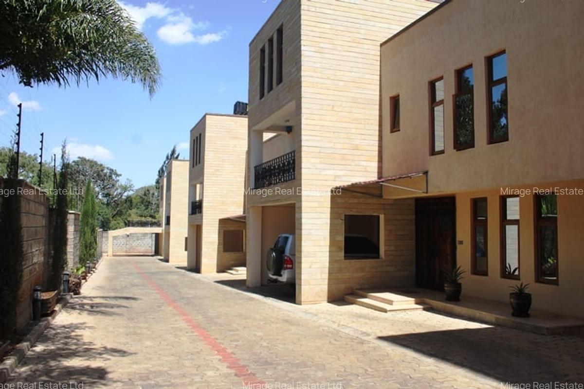5 Bed Villa with En Suite in Lavington - 4