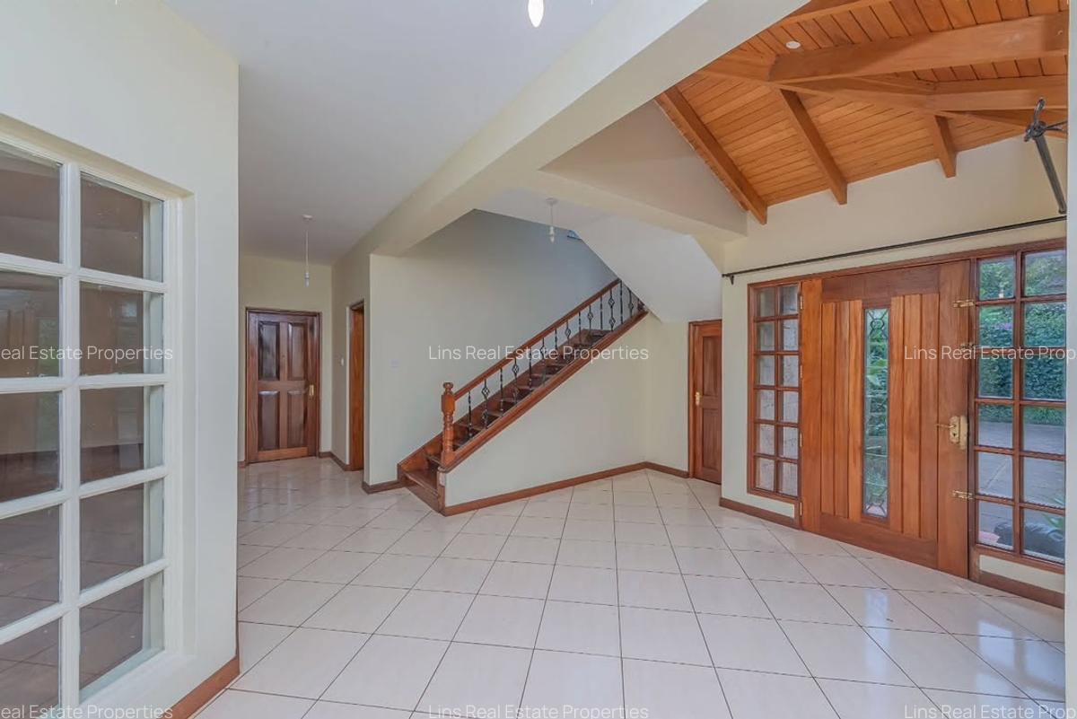 5 Bed Townhouse with En Suite in Rosslyn - 4