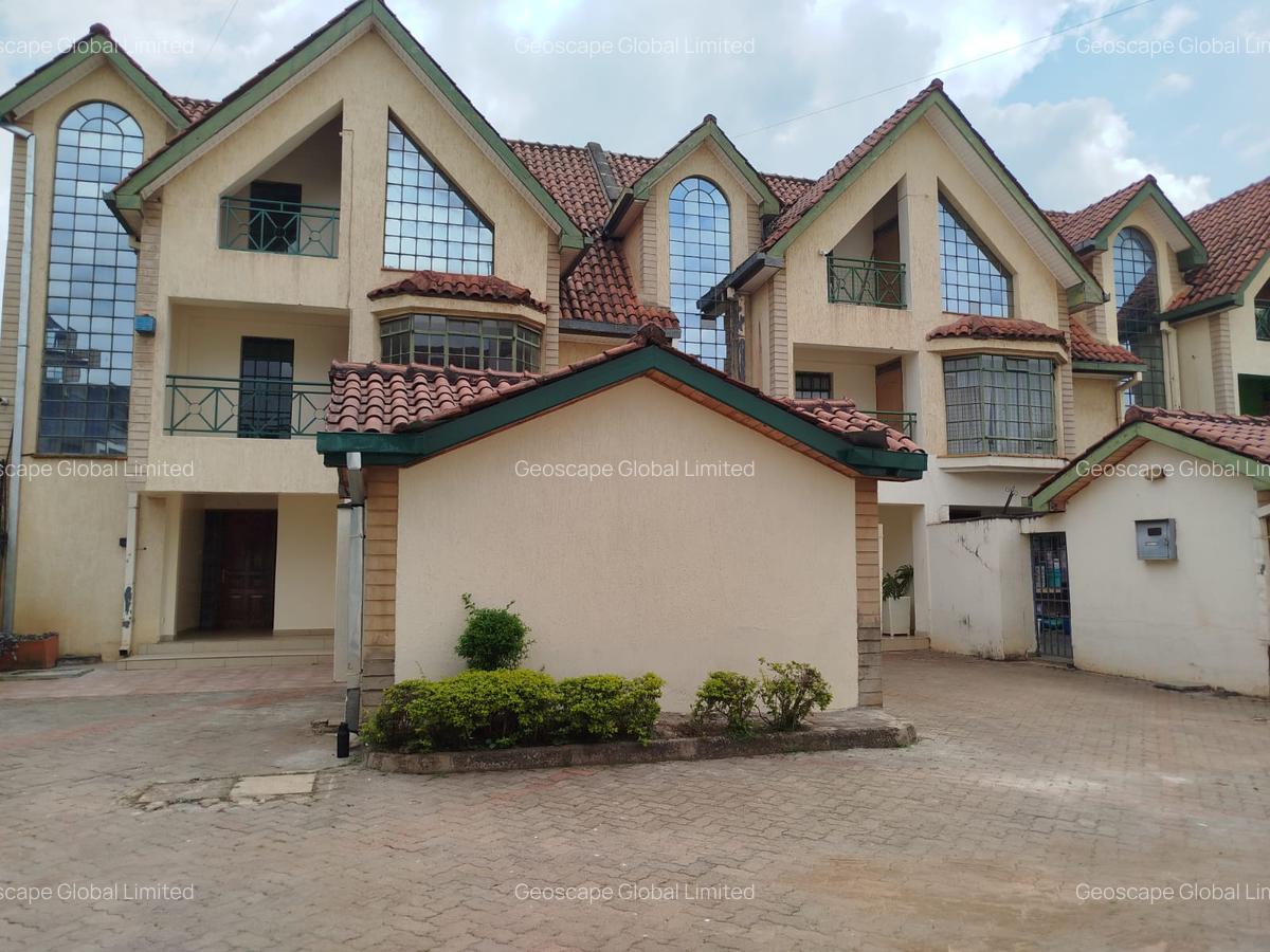 4 Bed House with En Suite in Lavington - 1