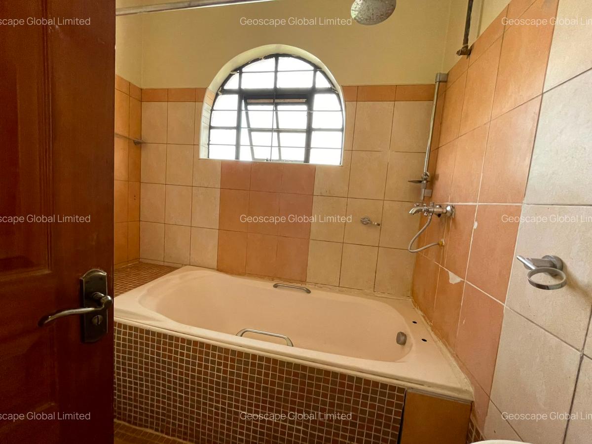 4 Bed House with En Suite in Runda - 4