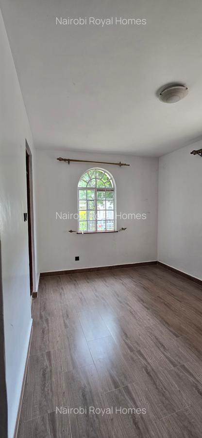 5 Bed Townhouse with En Suite at Lavington Off Convent Drive - 4
