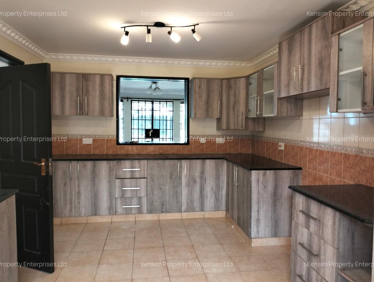 5 Bed Townhouse with En Suite in Lavington - 6