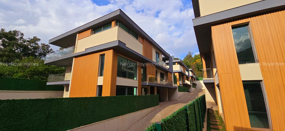 5 Bed Townhouse with En Suite at Lavington Green - 1