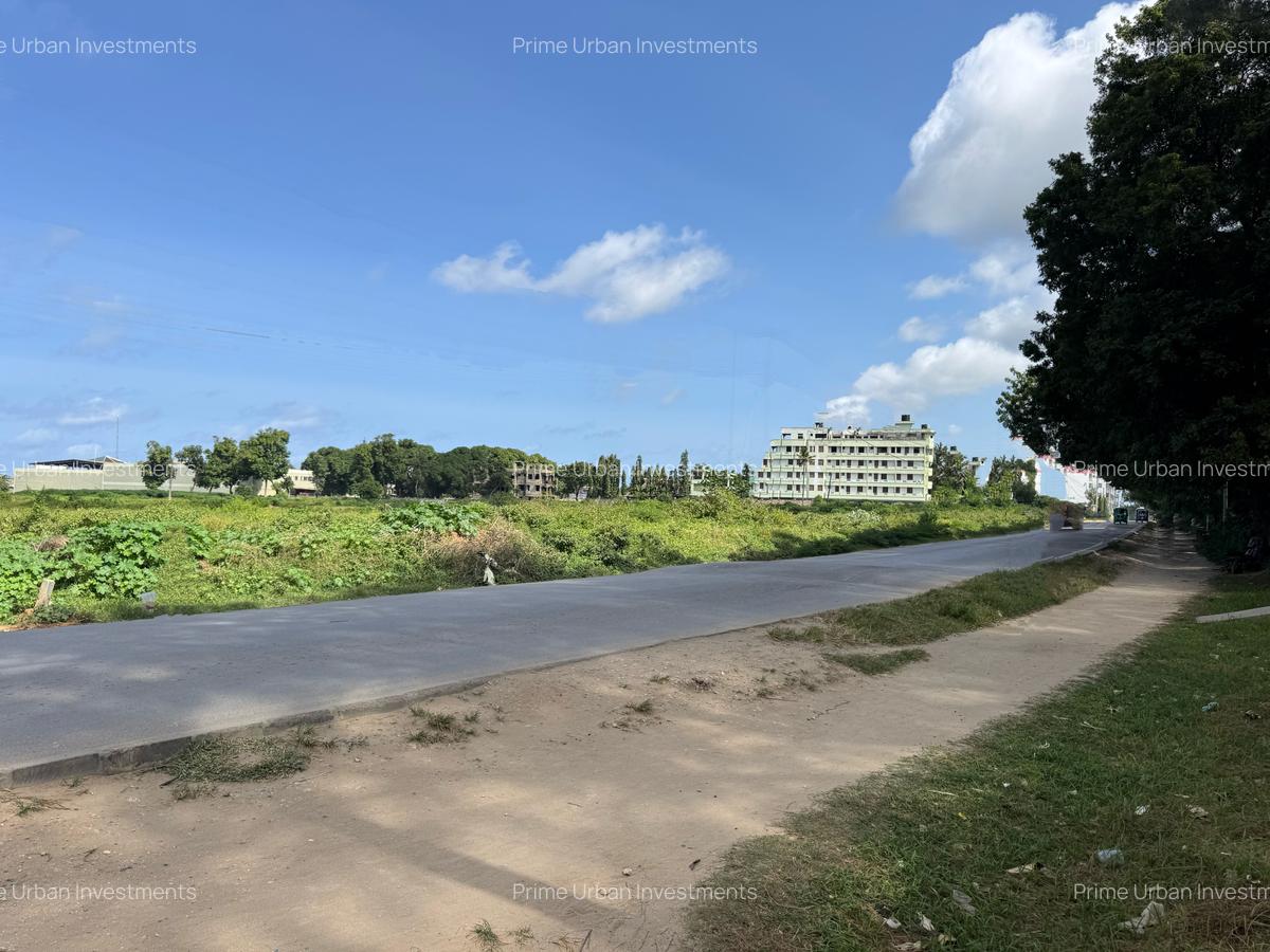 Land at Mombasa Malindi Highway - 9