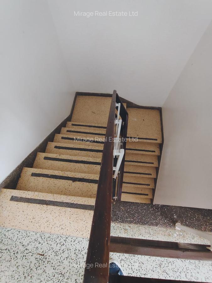3 Bed House with Garden in Dennis Pritt - 15
