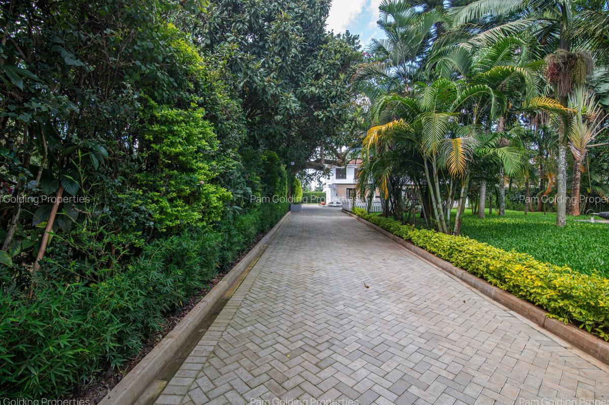 5 Bed House at Ridgeways - 17