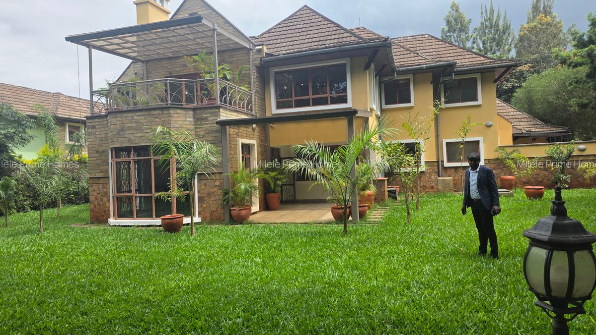 5 Bed Villa with En Suite at Mimosa Road - 10