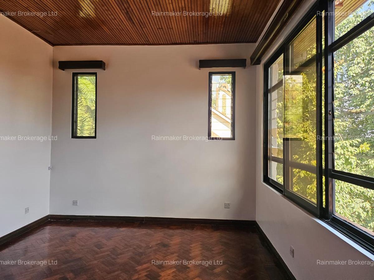 5 Bed House with En Suite in Runda - 14