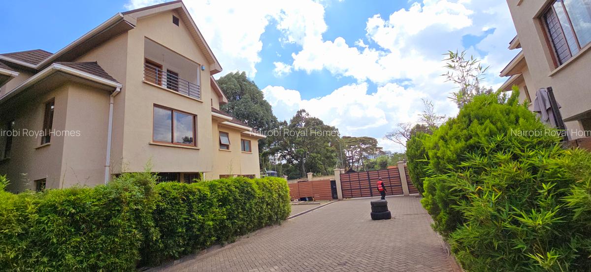 5 Bed Townhouse with En Suite at Lavington Green - 20