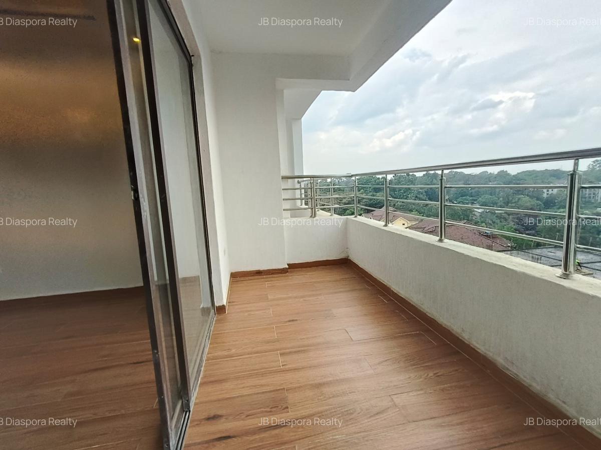 4 Bed Apartment with Swimming Pool at City Park - 15