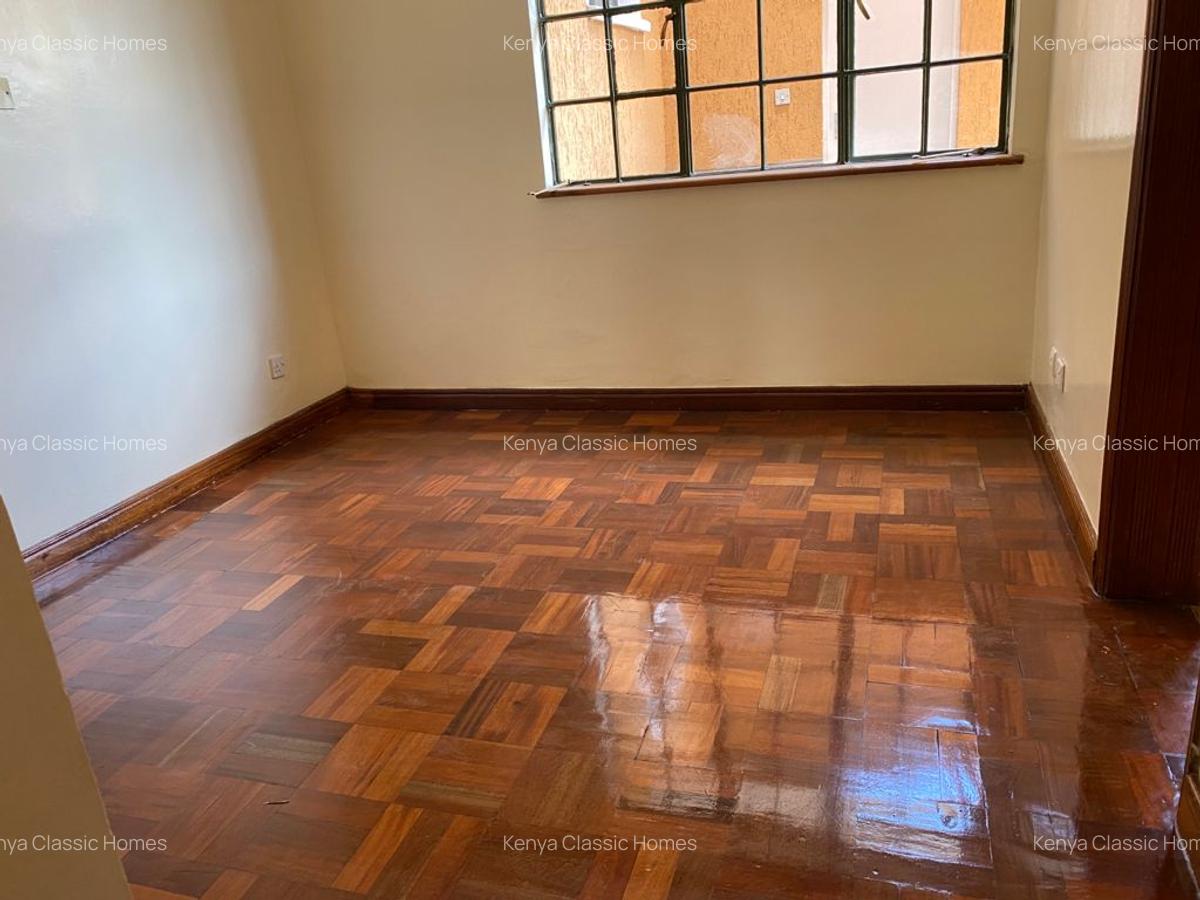 5 Bed Townhouse with En Suite at Lavington - 5
