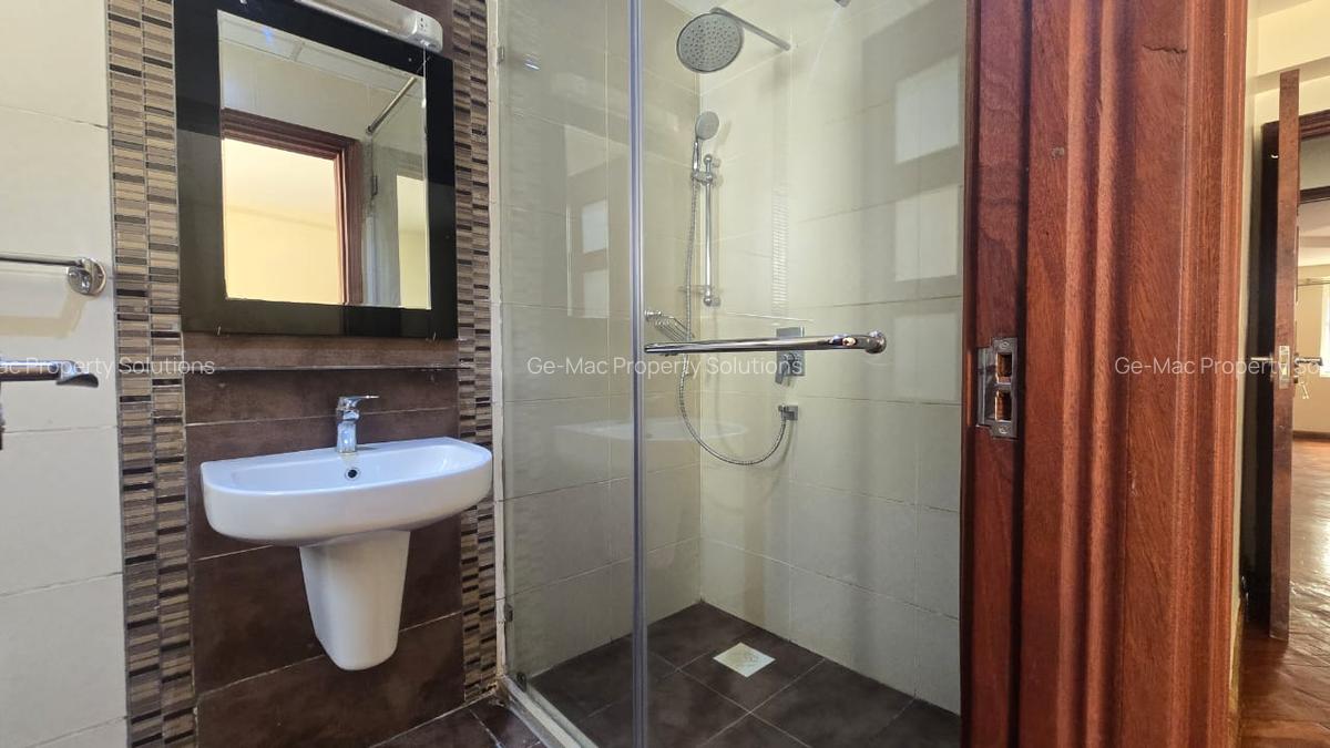 5 Bed Townhouse with En Suite at Convent Dr - 17