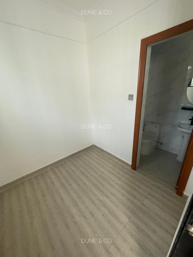 Serviced 2 Bed Apartment with En Suite in Westlands Area - 10