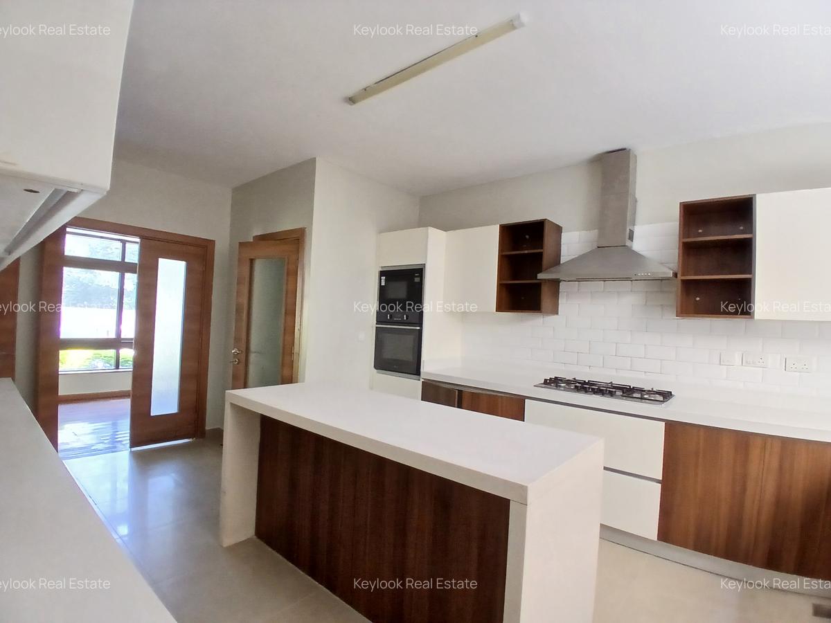5 Bed Townhouse with En Suite at Lavington Green - 19