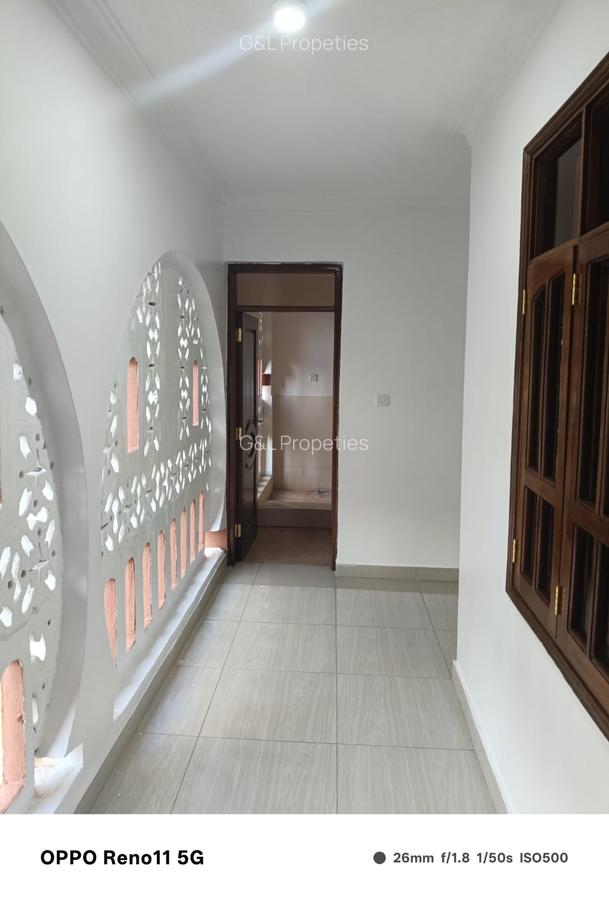 3 Bed Apartment with En Suite at Links Road - 2