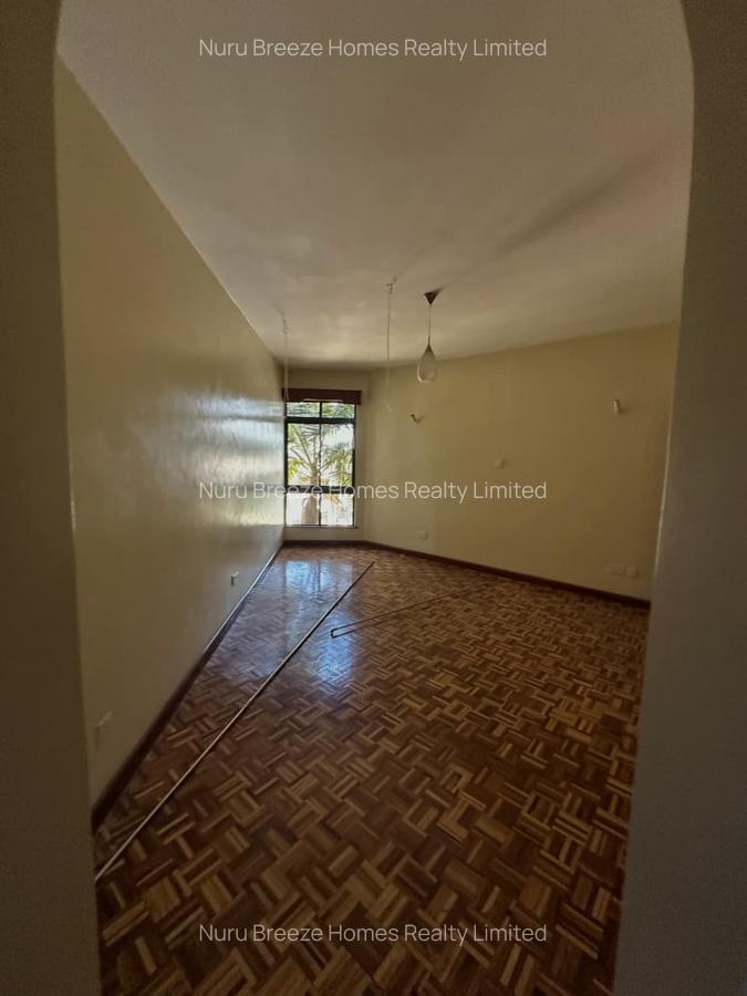 3 Bed Apartment with En Suite in Brookside - 9