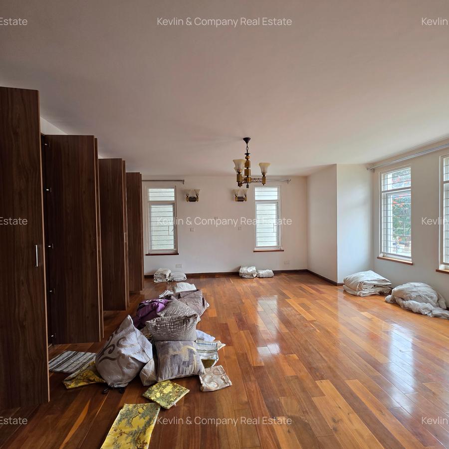 5 Bed Townhouse with En Suite in Lavington - 14