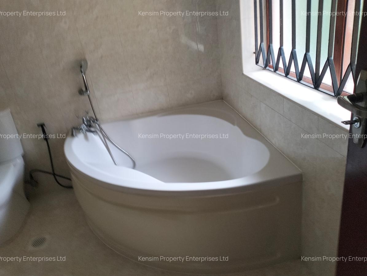 5 Bed Townhouse with En Suite in Runda - 16