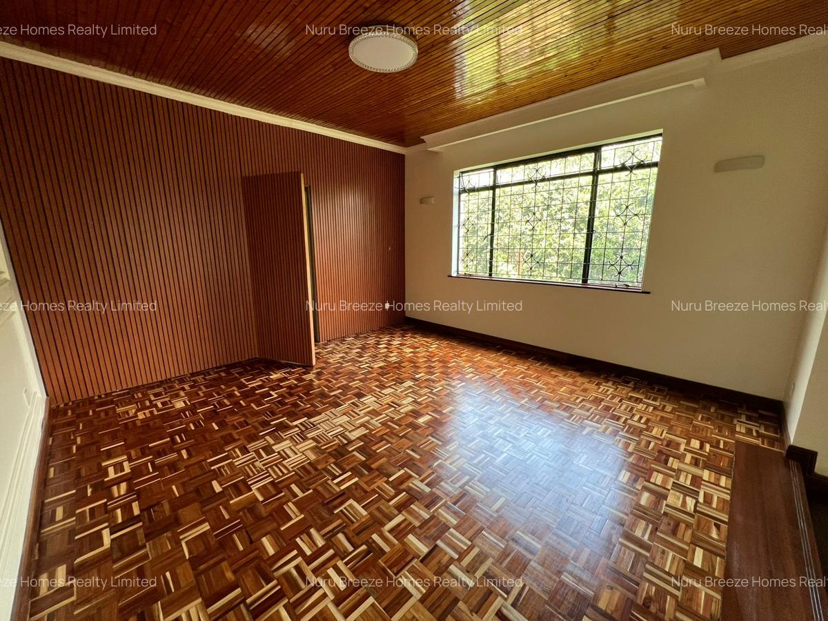 5 Bed House with En Suite in Garden Estate - 8