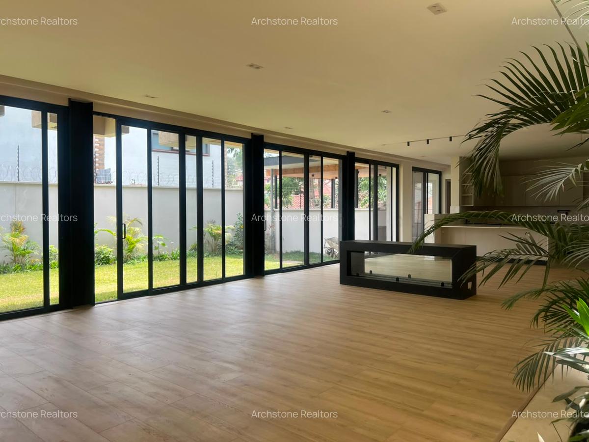 5 Bed Townhouse with En Suite in Brookside - 11