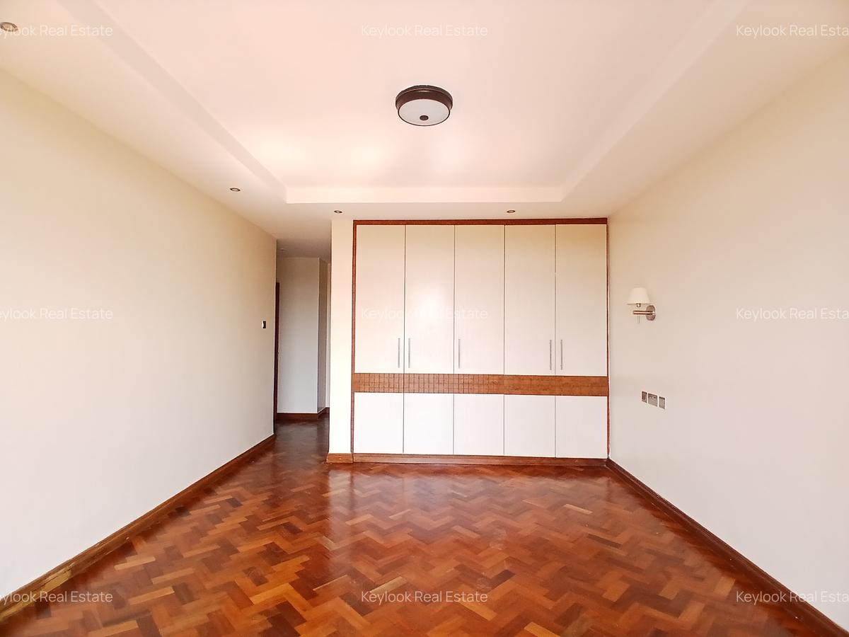 3 Bed Apartment with En Suite in Riverside - 15