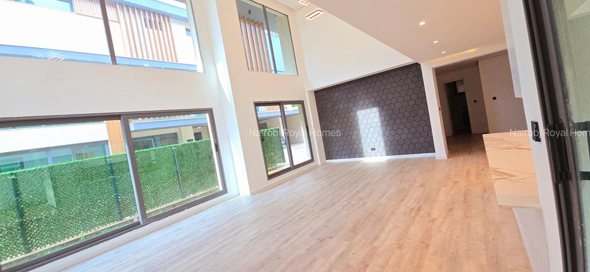 5 Bed House with En Suite at Lavington Green - 7