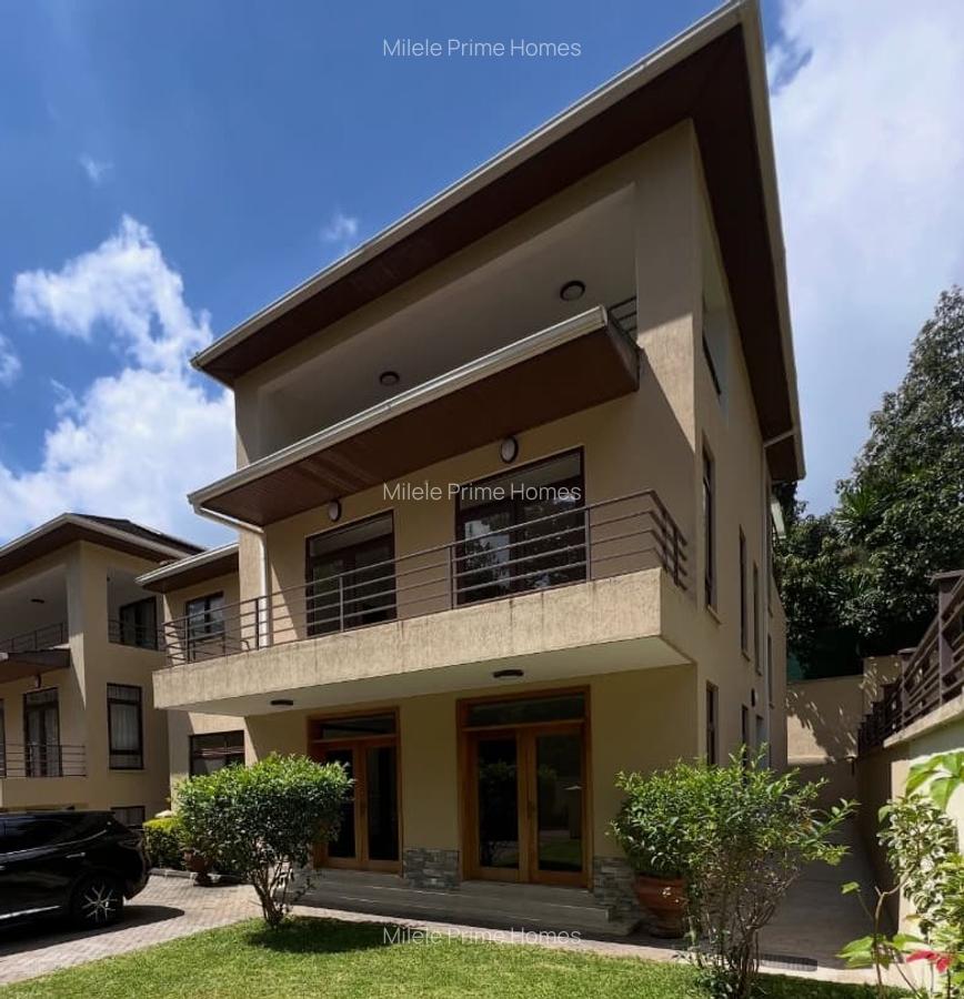 5 Bed Villa with En Suite at Lavington - 1