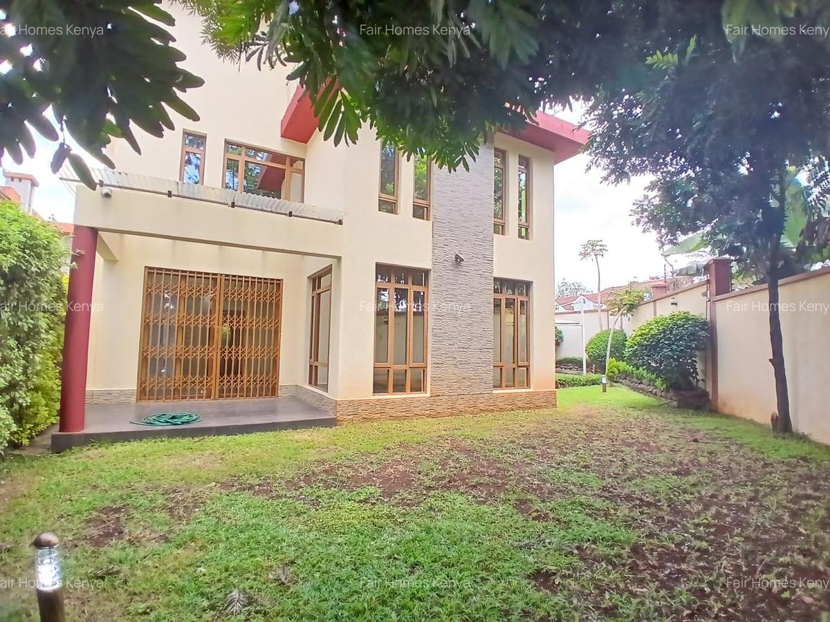 5 Bed Townhouse with En Suite at Lavington Green - 5