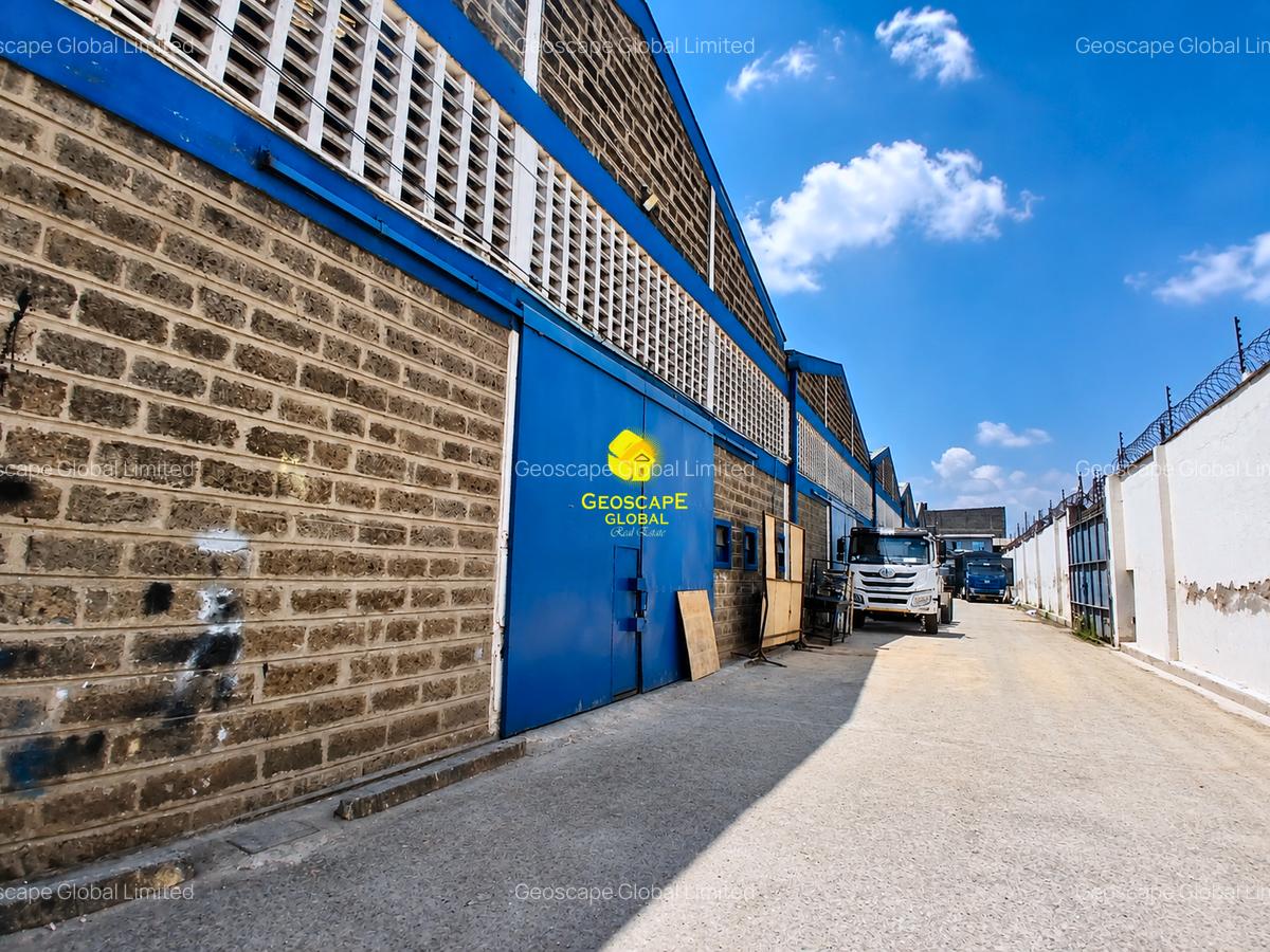 5,000 ft² Warehouse with Fibre Internet in Industrial Area - 1