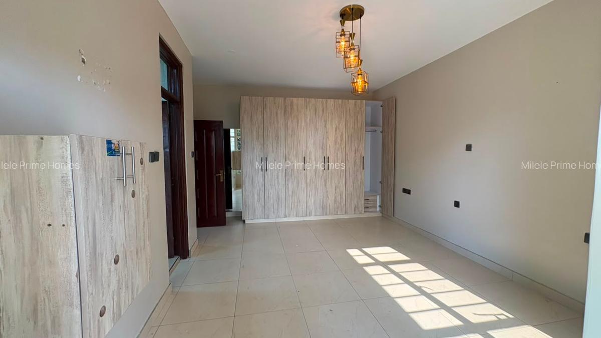 4 Bed Villa with En Suite at Garden Estate - 15