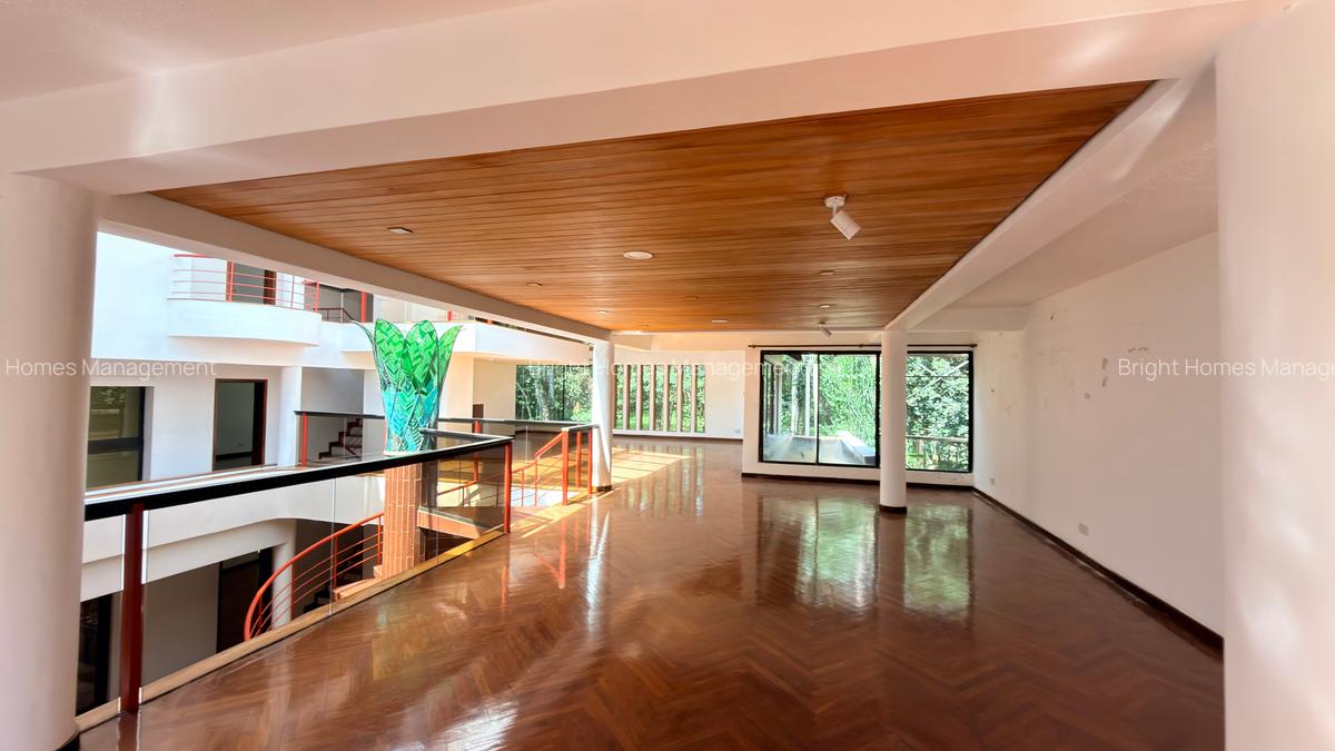 5 Bed Villa with En Suite in Spring Valley - 10