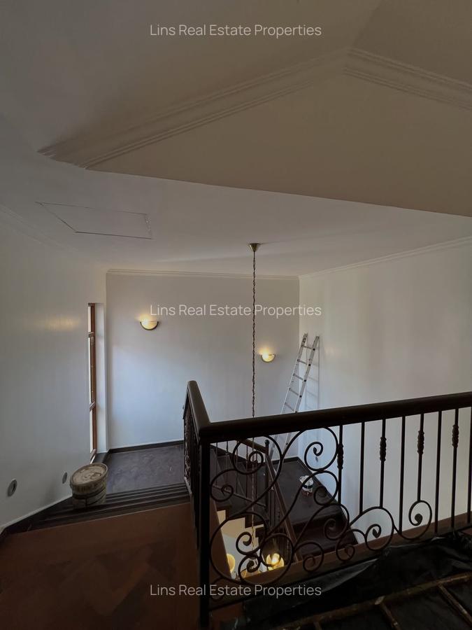 5 Bed Townhouse with En Suite in Lavington - 20