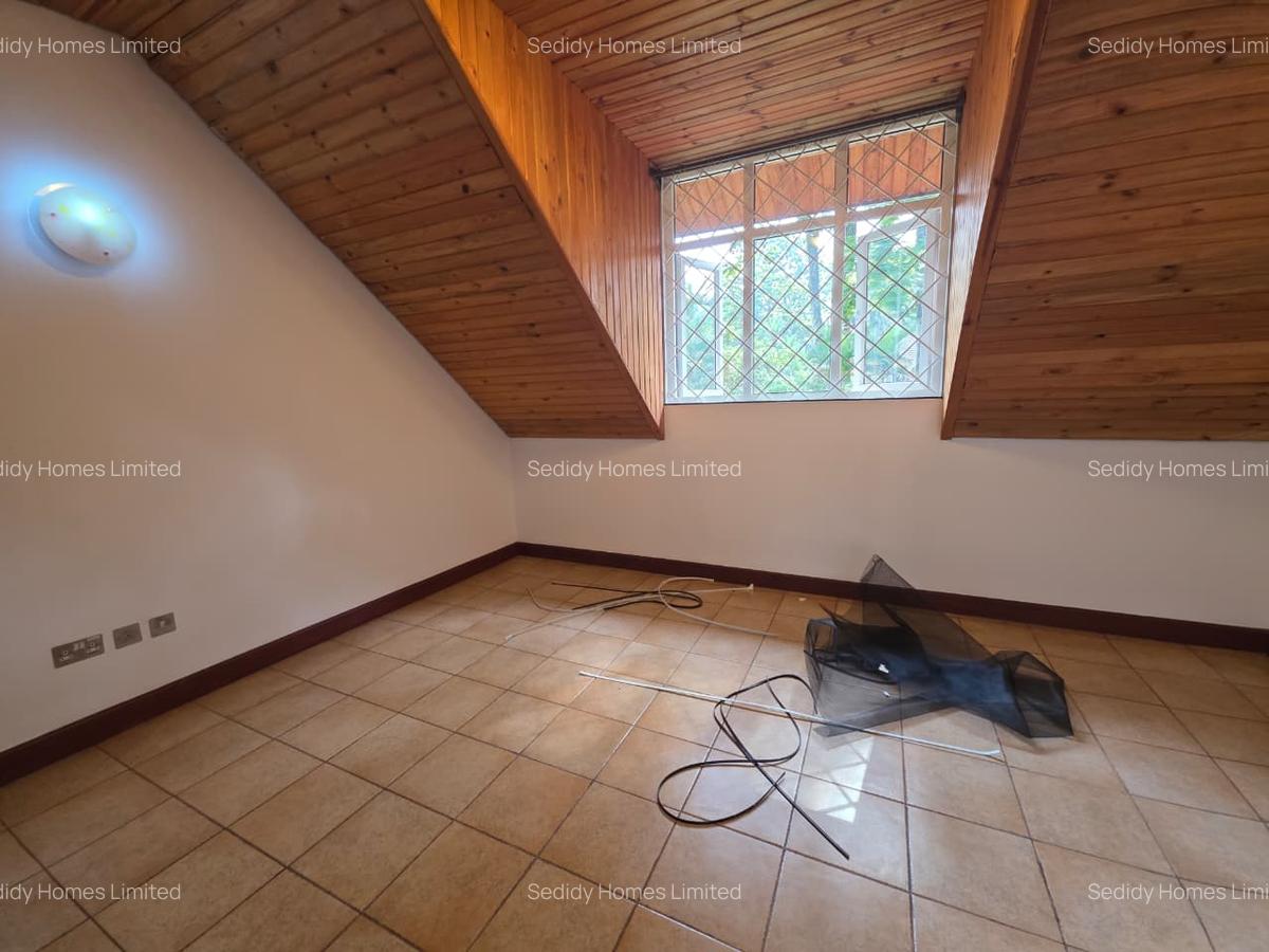 5 Bed Townhouse with Staff Quarters in Rosslyn - 16