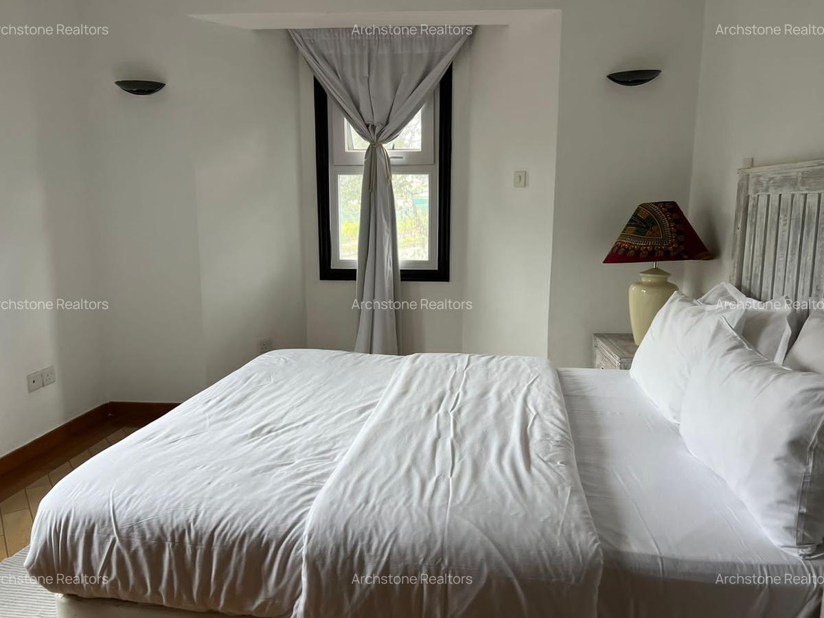 4 Bed Villa with En Suite in Kyuna - 3