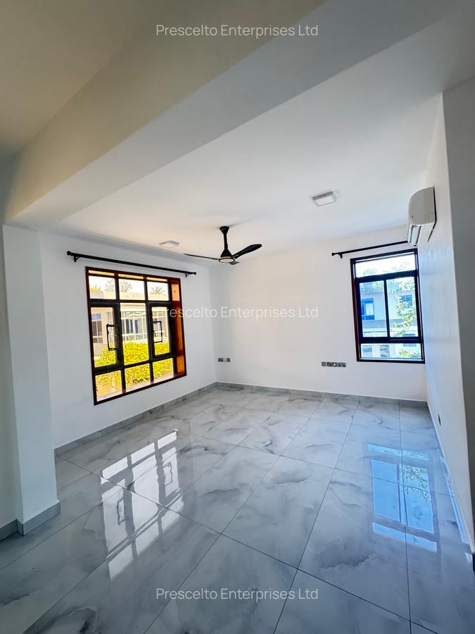 4 Bed Townhouse with En Suite at Nyali - 16