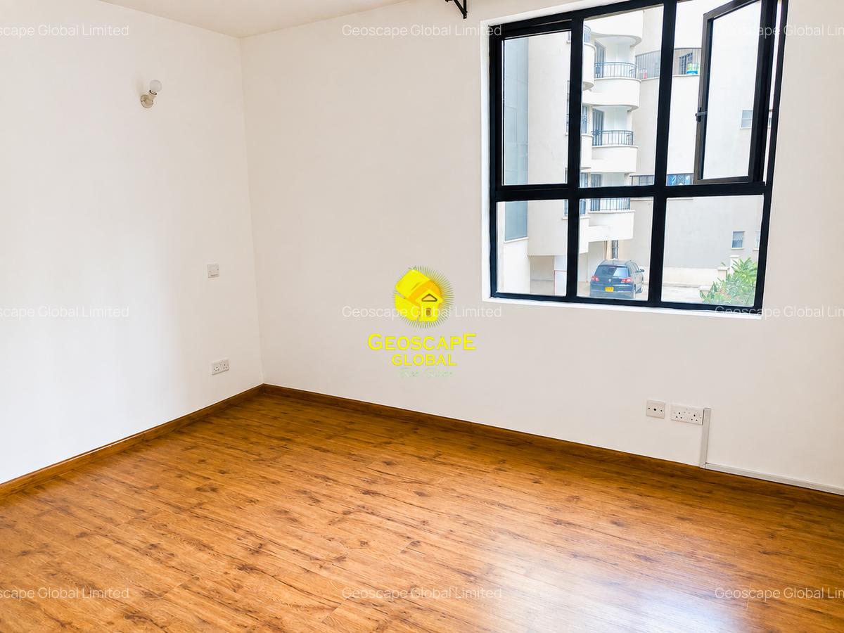 3 Bed Apartment with En Suite in Riverside - 2