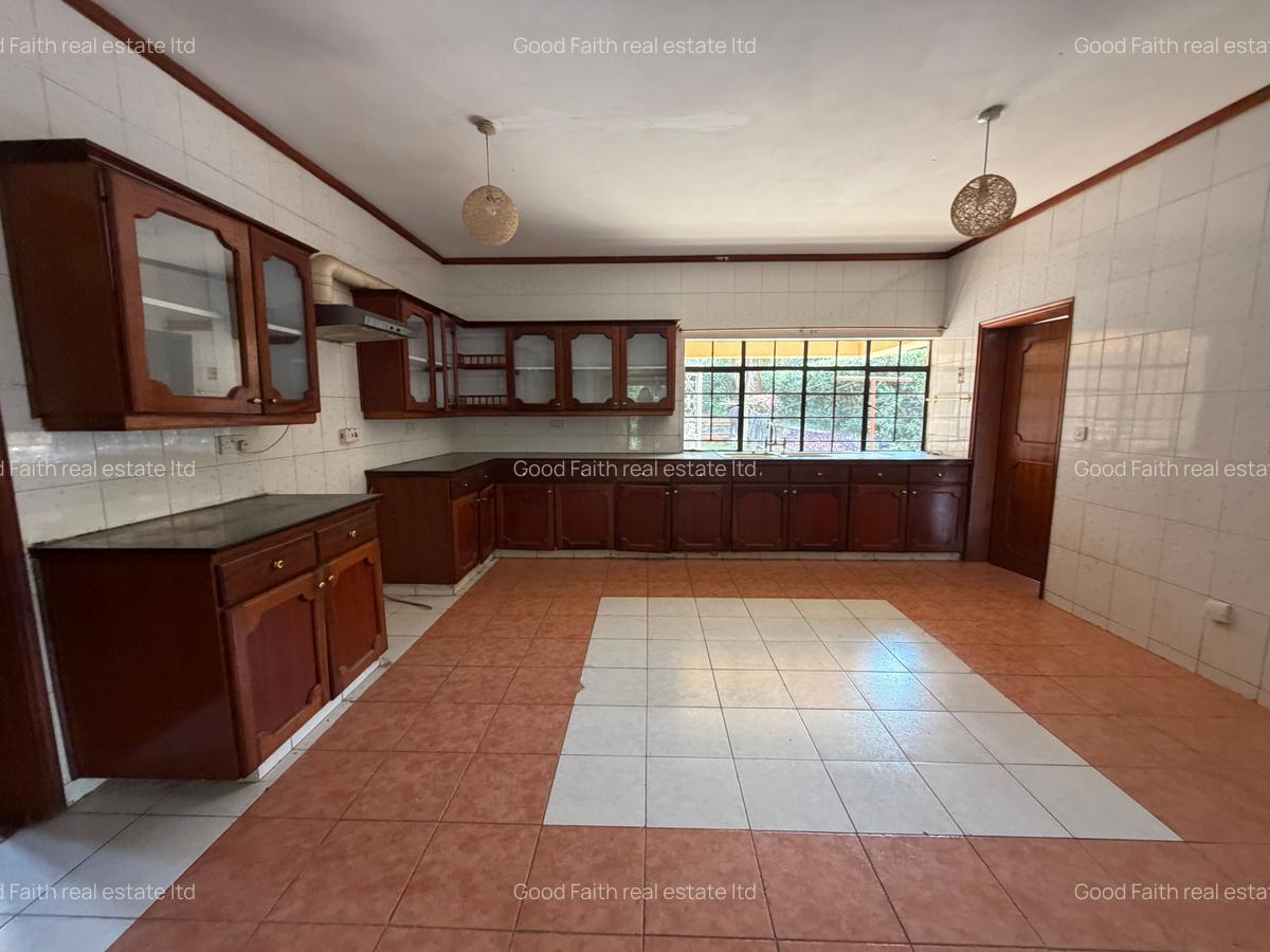 5 Bed House with En Suite in Runda - 8