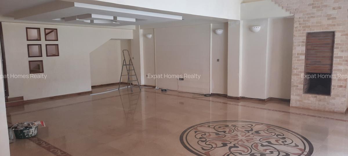 4 Bed Villa with En Suite in Lavington - 2
