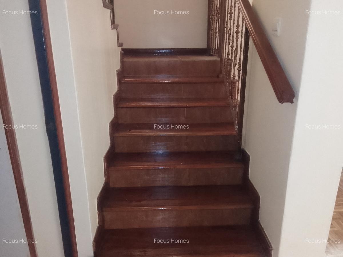 5 Bed Townhouse with En Suite in Lavington - 10