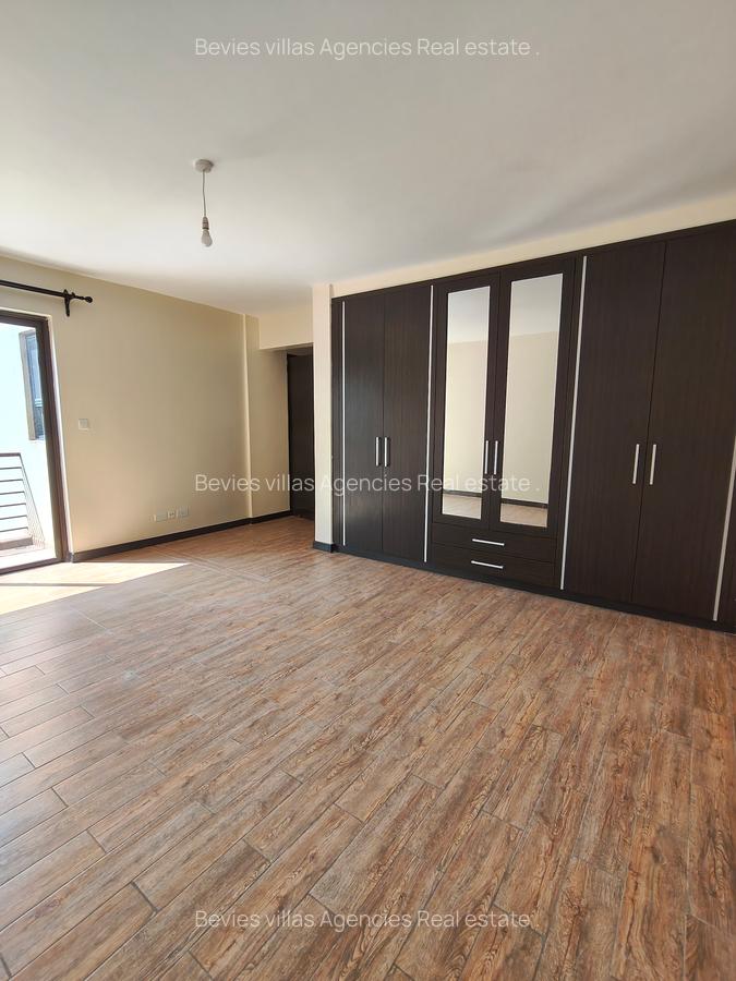 3 Bed Apartment with En Suite at Parklands - 5