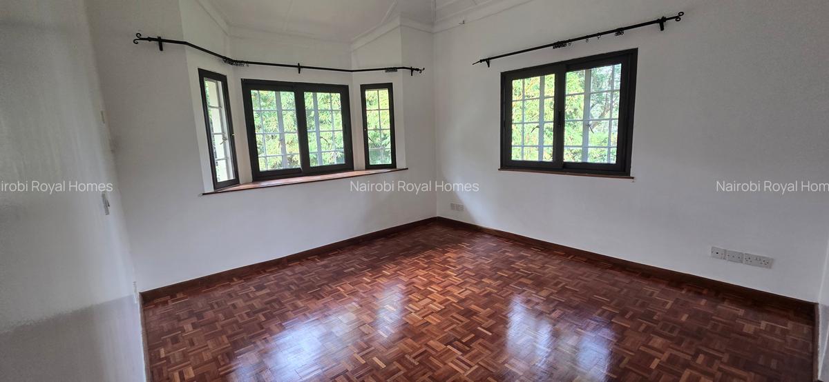 5 Bed House with En Suite at Rosslyn Lone Tree - 17