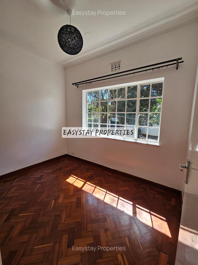 4 Bed House with En Suite in Lavington - 11