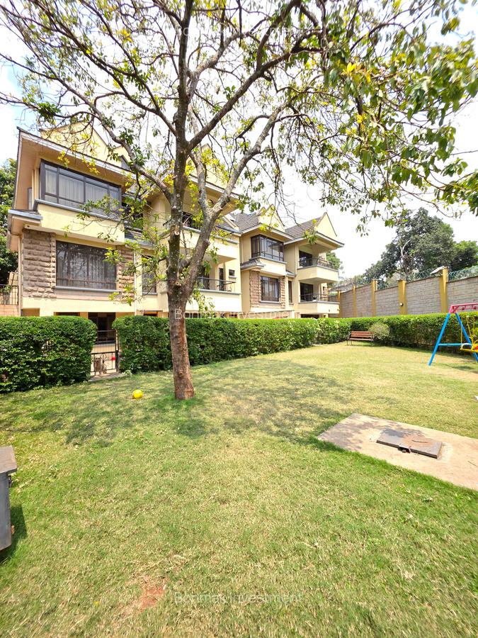 5 Bed Townhouse with En Suite at Lavington Green - 3