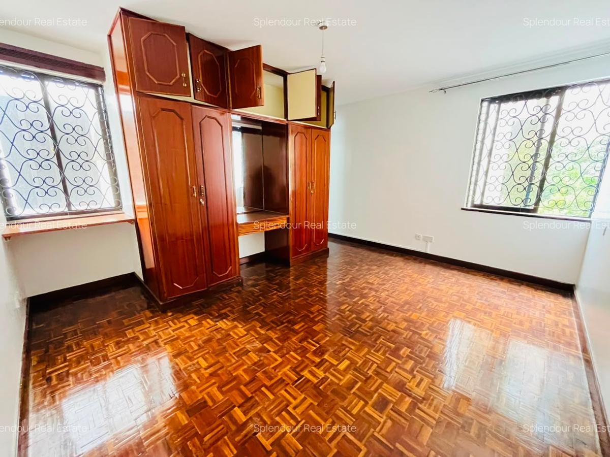 5 Bed Townhouse with En Suite in Lavington - 13
