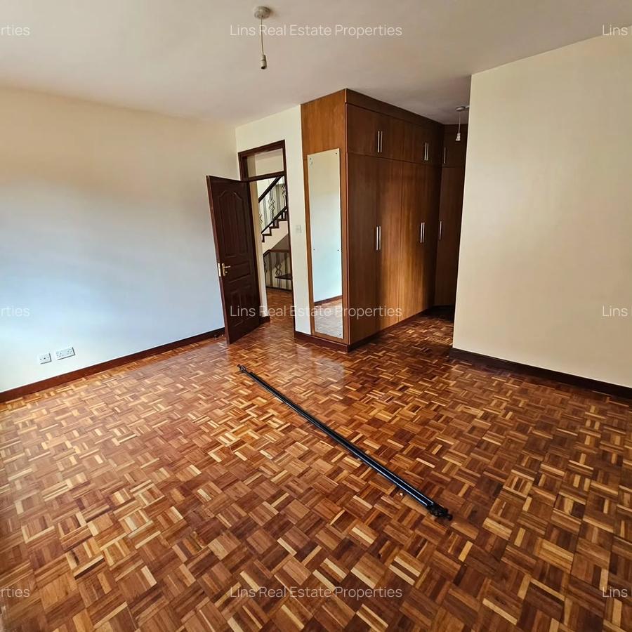 4 Bed Townhouse with En Suite in Lavington - 15