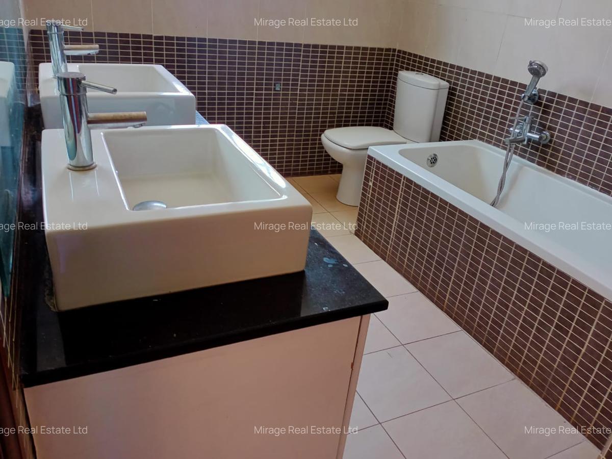 5 Bed Villa with En Suite in Runda - 2