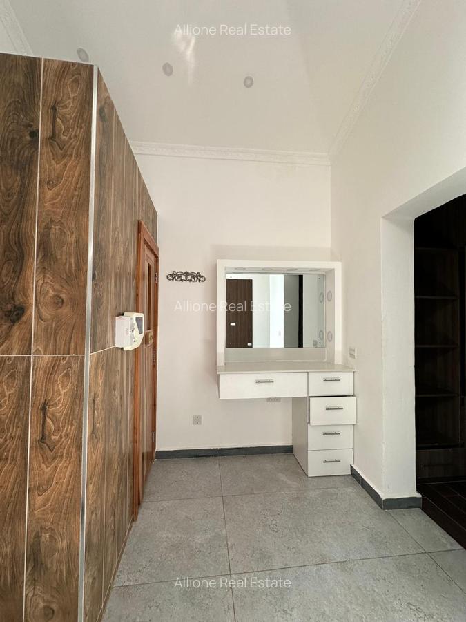 5 Bed House with Swimming Pool in Runda - 14